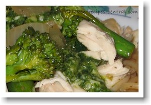 chicken and pasta recipe with broccoli and pesto